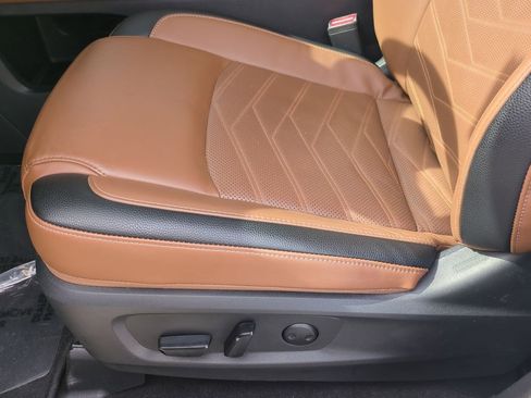 Certified 2025 Nissan Pathfinder Platinum AWD/4WD image 17