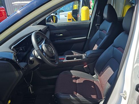 Used 2025 Nissan Kicks SR FWD image 3