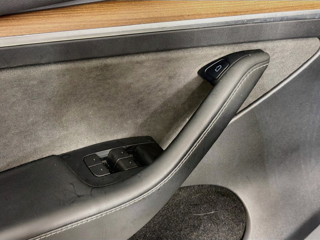 Used 2022 Tesla Model Y Long Range AWD/4WD image 18