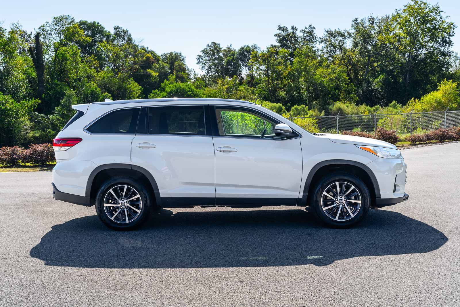 Used 2019 Toyota Highlander XLE FWD image 9