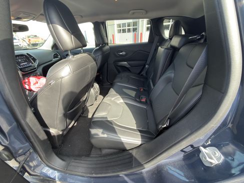 Used 2019 Jeep Cherokee Limited AWD/4WD image 21