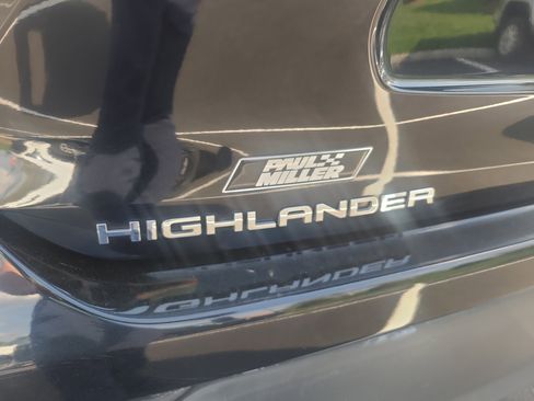 Used 2023 Toyota Highlander XLE image 30