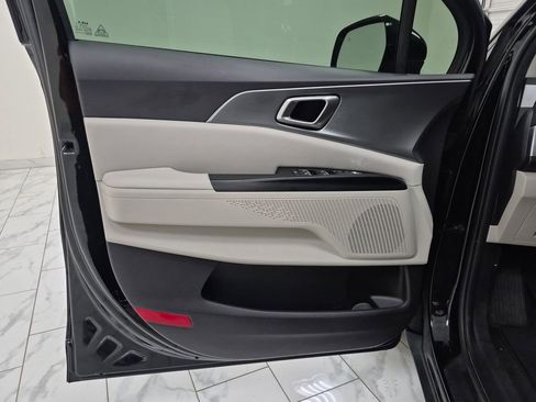 Used 2022 Kia Carnival LX image 23