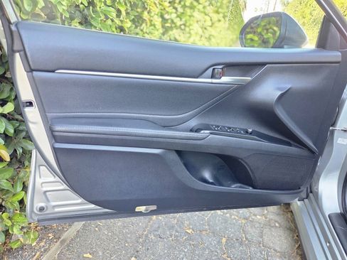 Used 2018 Toyota Camry XSE FWD image 17