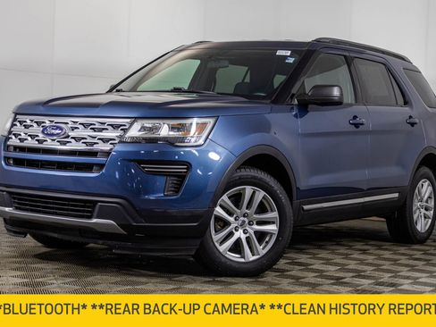 Used 2019 Ford Explorer XLT image 2