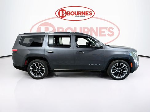 Used 2022 Jeep Wagoneer Series III w/ Premium Group I AWD/4WD image 13
