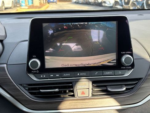 Used 2025 Nissan Altima 2.5 SV image 17