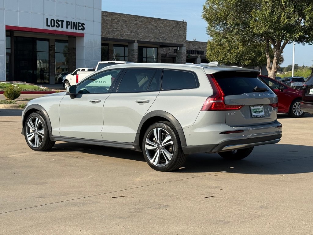 Used 2025 Volvo V60 B5 Cross Country Plus AWD/4WD image 3