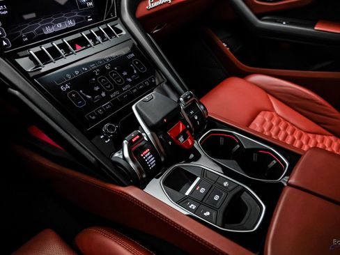 Used 2022 Lamborghini Urus image 61