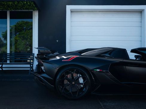 Used 2021 Lamborghini Aventador SVJ AWD/4WD image 8