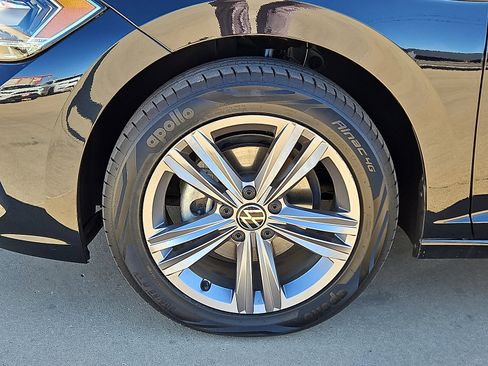 Used 2023 Volkswagen Jetta SE image 5