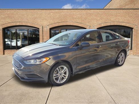 Used 2018 Ford Fusion SE w/ Fusion SE Technology Package image 8