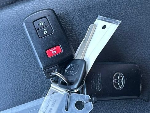 Used 2019 Toyota Tacoma TRD Sport AWD/4WD image 64