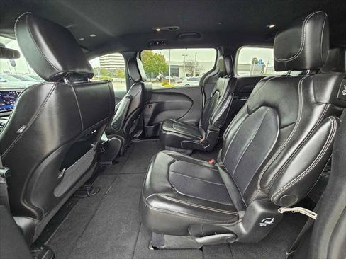Used 2025 Chrysler Pacifica Select FWD image 15