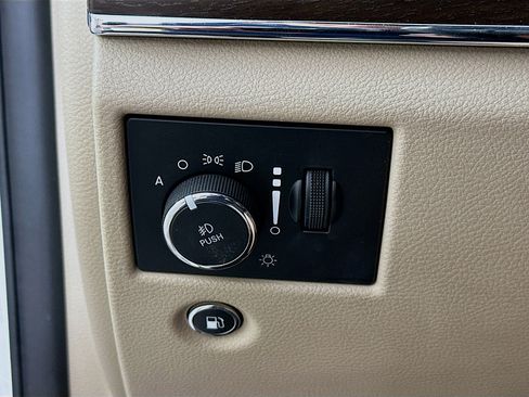 Used 2018 Jeep Grand Cherokee Limited image 16