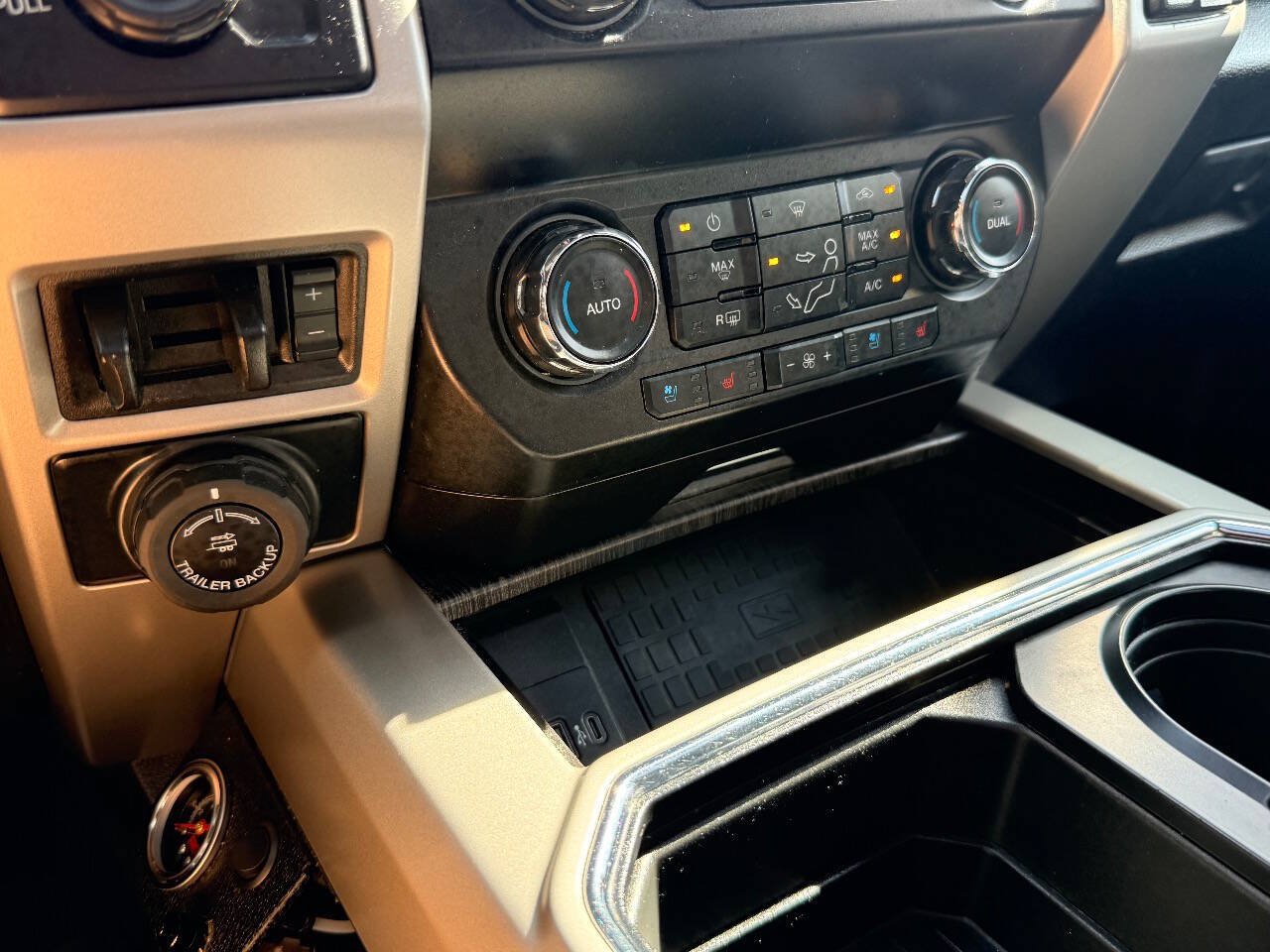 Used 2021 Ford F250 Lariat w/ Lariat Ultimate Package AWD/4WD image 29