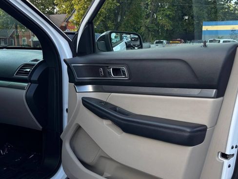 Used 2018 Ford Explorer XLT w/ Equipment Group 202A AWD/4WD image 22