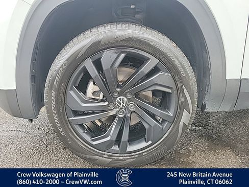 Certified 2023 Volkswagen Atlas SE w/ Black Wheel Package image 17