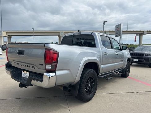 Used 2022 Toyota Tacoma SR5 RWD image 12
