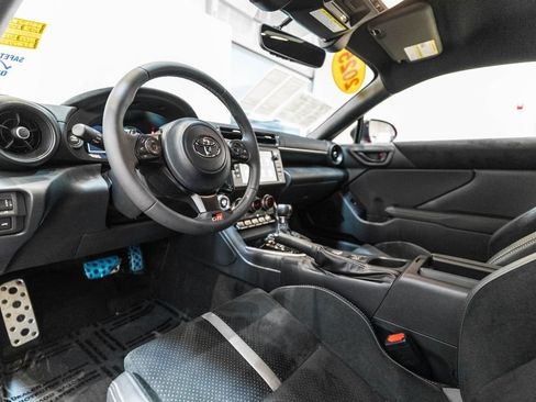 Certified 2025 Toyota GR86 Premium w/ ALL Weather Mat Package (TMS) RWD image 4