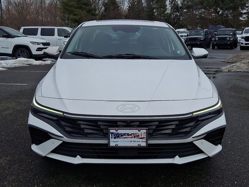 Used 2024 Hyundai Elantra Limited image 8