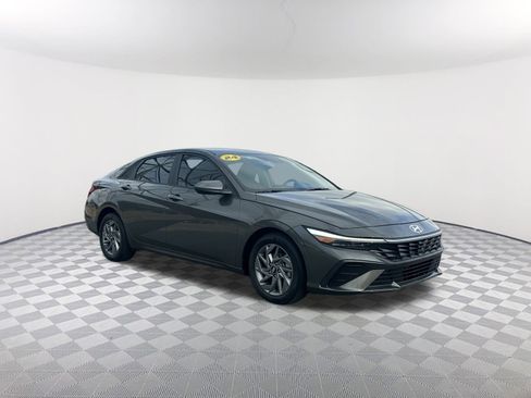 Used 2024 Hyundai Elantra SEL image 4