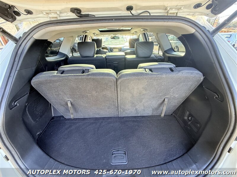 Used 2016 Hyundai Santa Fe SE w/ Option Group 03 AWD/4WD image 10