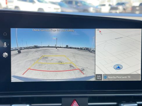 Used 2025 Hyundai Elantra SEL image 25