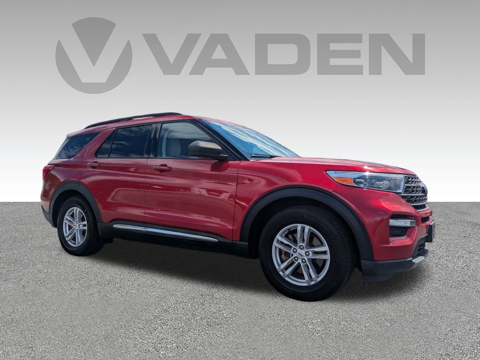 Used 2021 Ford Explorer XLT w/ Equipment Group 202A RWD image 3