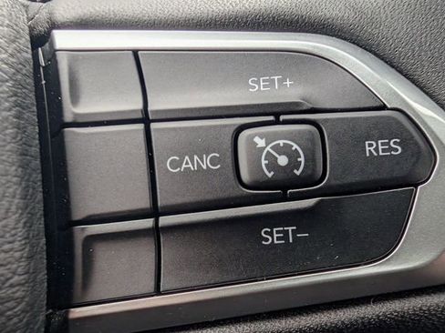 Used 2024 Jeep Compass Latitude image 17