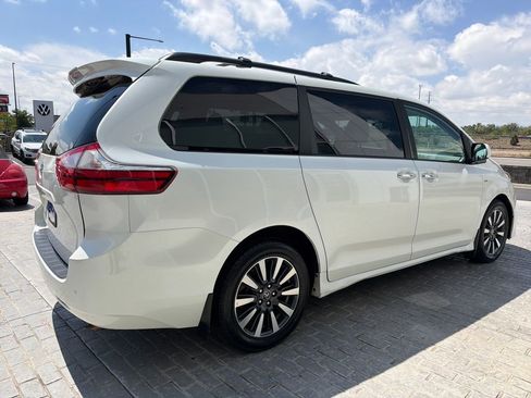 Used 2019 Toyota Sienna XLE Premium w/ Outdoor Package AWD/4WD image 5