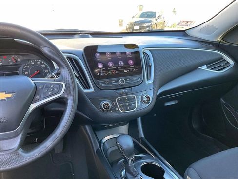Used 2022 Chevrolet Malibu LT FWD image 18