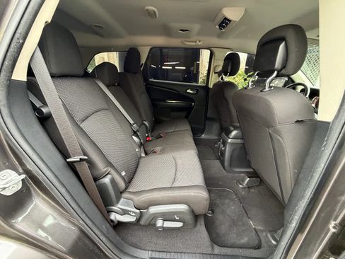 Used 2019 Dodge Journey SE w/ Connectivity Group FWD image 28