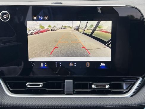 Used 2026 Chevrolet Equinox LT w/ Safety and Technology Package FWD image 32