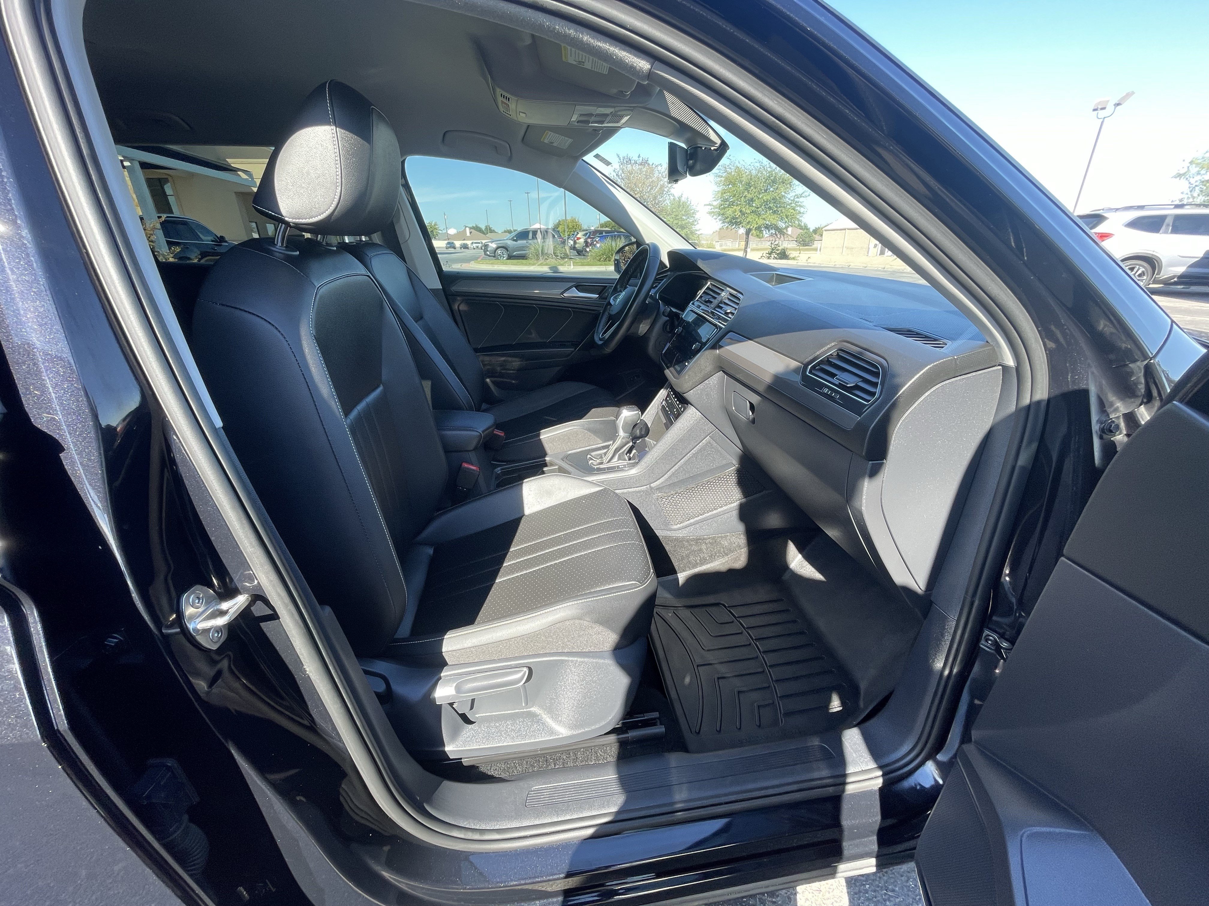 Used 2023 Volkswagen Tiguan SE FWD image 10