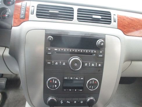 Used 2008 GMC Yukon XL SLT w/ SLT Preferred Equipment Group image 15