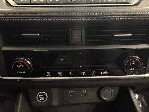 Used 2023 Nissan Rogue SV image 30