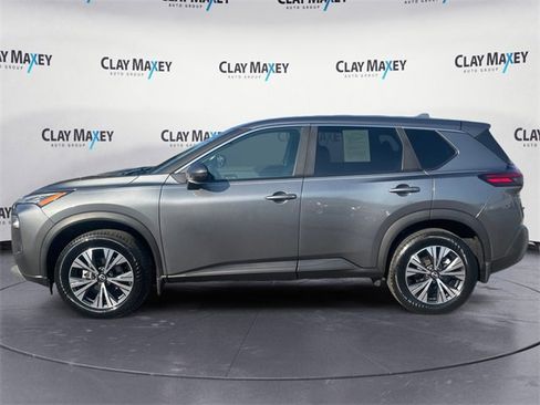 Used 2023 Nissan Rogue SV image 2