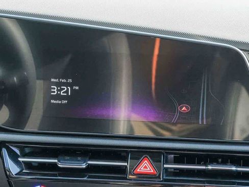 Certified 2023 Kia Niro EX image 13