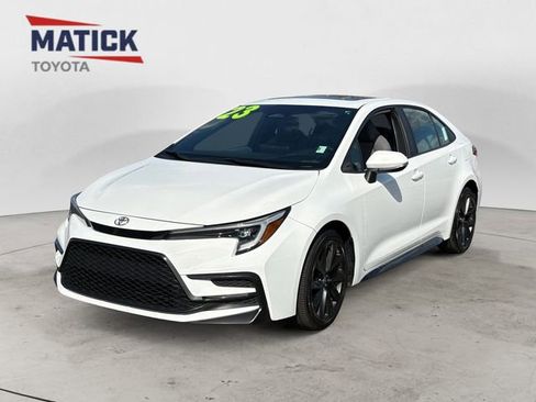 Used 2023 Toyota Corolla SE w/ SE Premium Package image 3