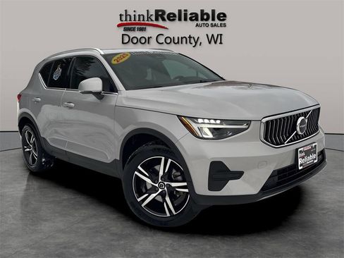 Used 2025 Volvo XC40 B5 Core image 7