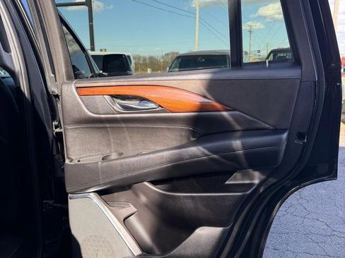Used 2016 Cadillac Escalade Luxury image 21