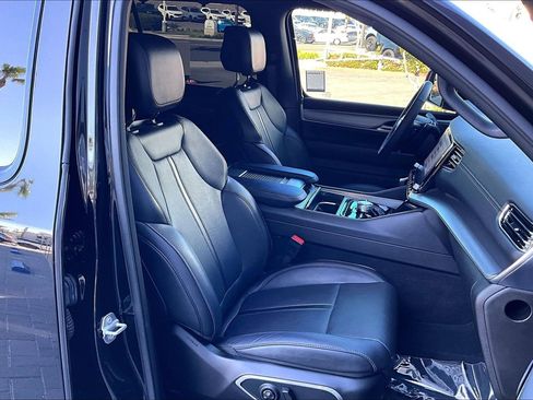 Used 2024 Jeep Wagoneer L Series II w/ Convenience Group I image 7