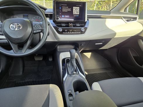 Used 2025 Toyota Corolla LE w/ Convenience Package FWD image 13