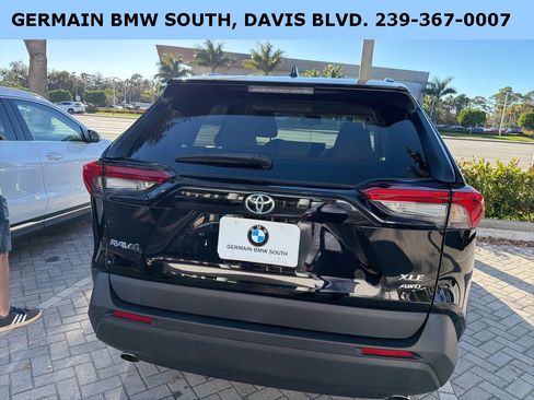 Used 2023 Toyota RAV4 XLE Premium image 12