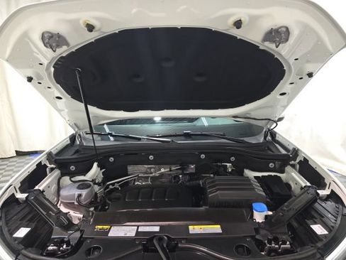 Used 2025 Volkswagen Atlas SE image 40