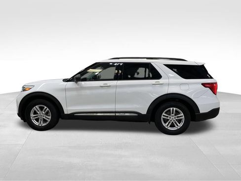 Used 2020 Ford Explorer XLT RWD image 2