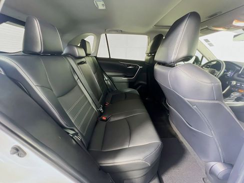 Used 2021 Toyota RAV4 XLE Premium image 28