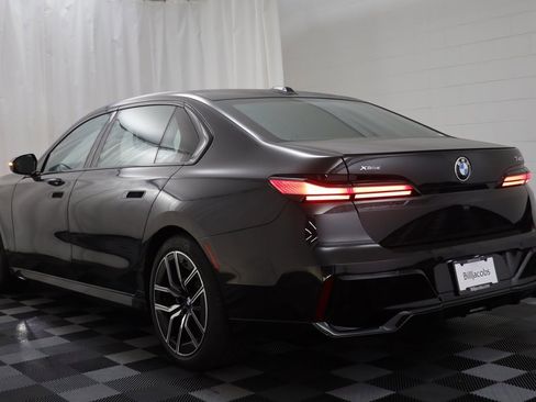 Certified 2025 BMW 740i xDrive w/ Premium Package image 16