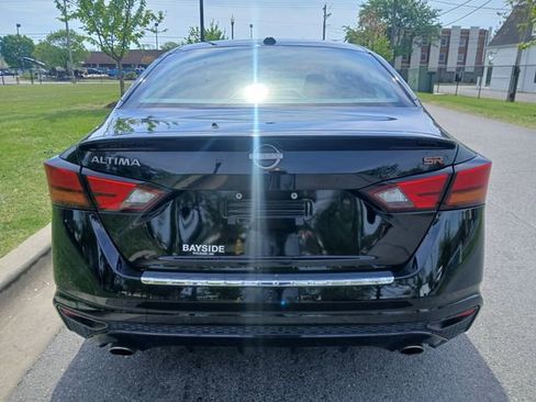 Used 2023 Nissan Altima 2.5 SR FWD image 12